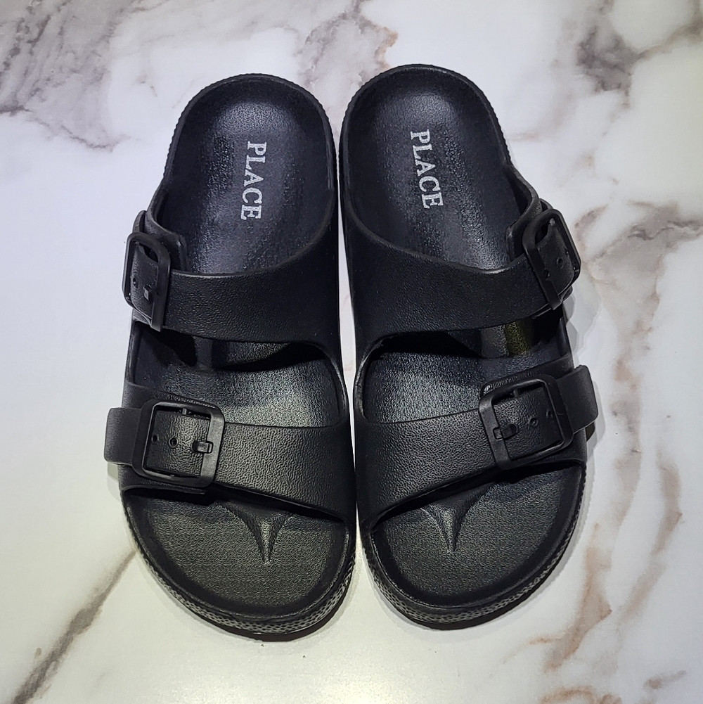 The Childrens Place NWOT Boys Everyday Slip-On Double Buckle Slide Sandals Sz 2 - Picture 2 of 7
